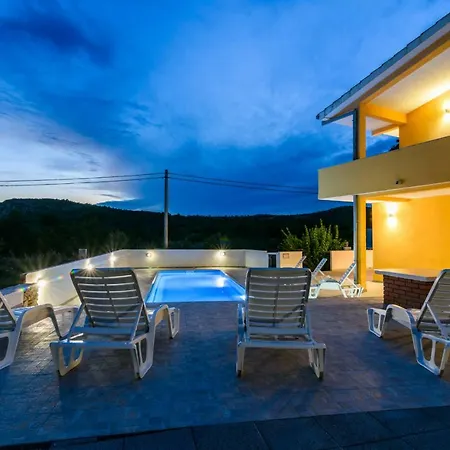 Sellina Villa *